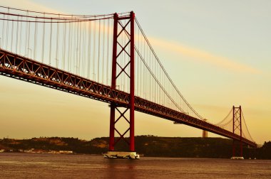 Lizbon, Portekiz, bir filtre efekti ile 25 de Abril Köprüsü