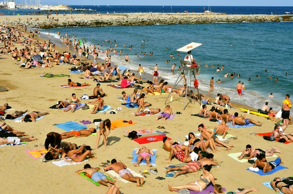 La barceloneta beach, v Barceloně, Španělsko — Stock fotografie