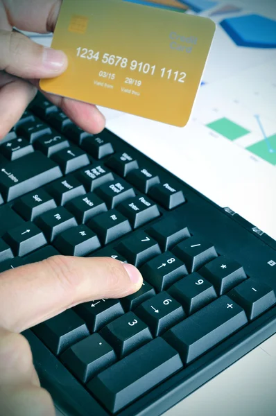 Young man shopping online — Stock Photo, Image