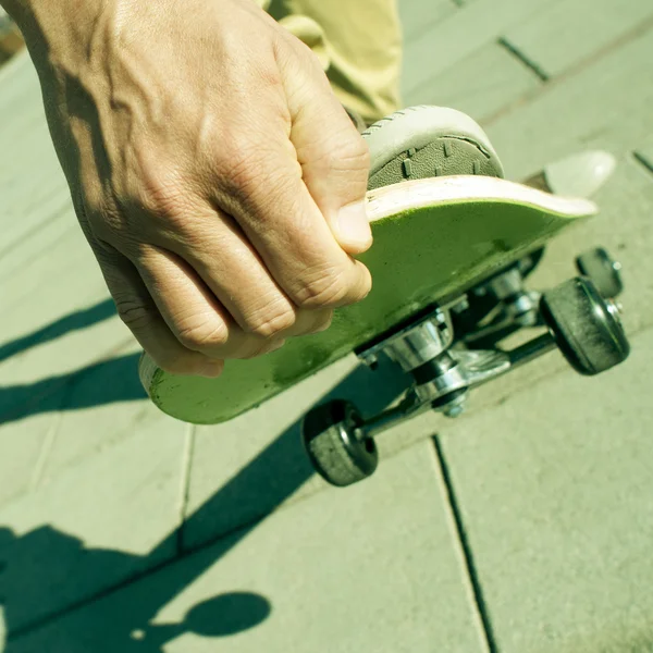 Homem jovem skate — Fotografia de Stock