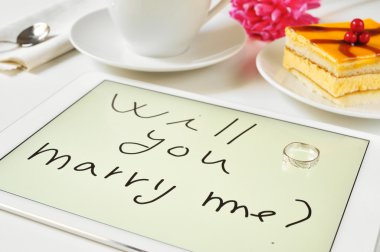 Bir tablet bilgisayar yazılı benimle evlenir misin