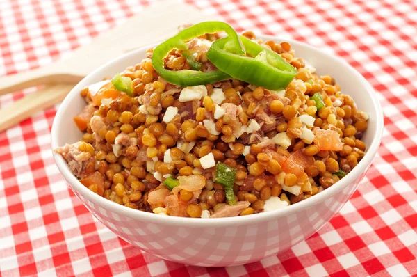 Salade de lentilles, sur une table fixe — Photo