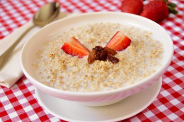 yulaf lapası ile kase