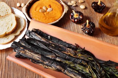 geroosterd calcots, zoete uien en romesco saus typisch voor ca