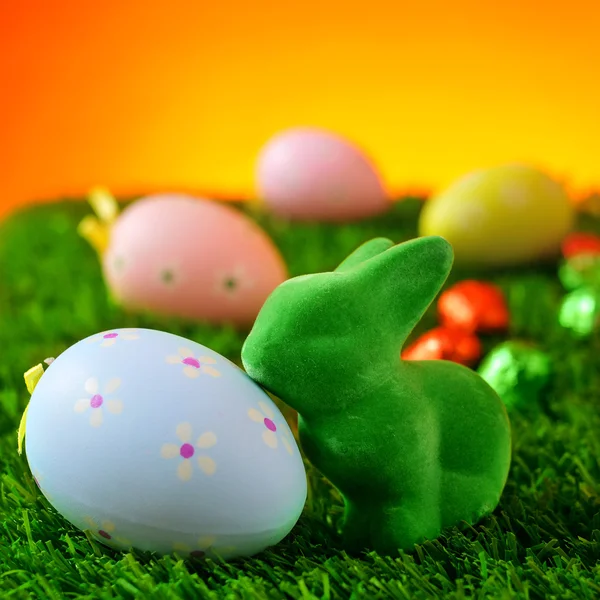 Easter rabbit and decorated eggs on the grass — Stock Photo, Image