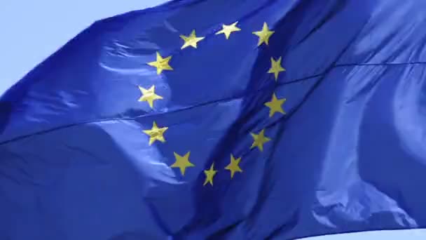 Bandera de la Unión Europea ondeando sobre el viento — Vídeo de stock