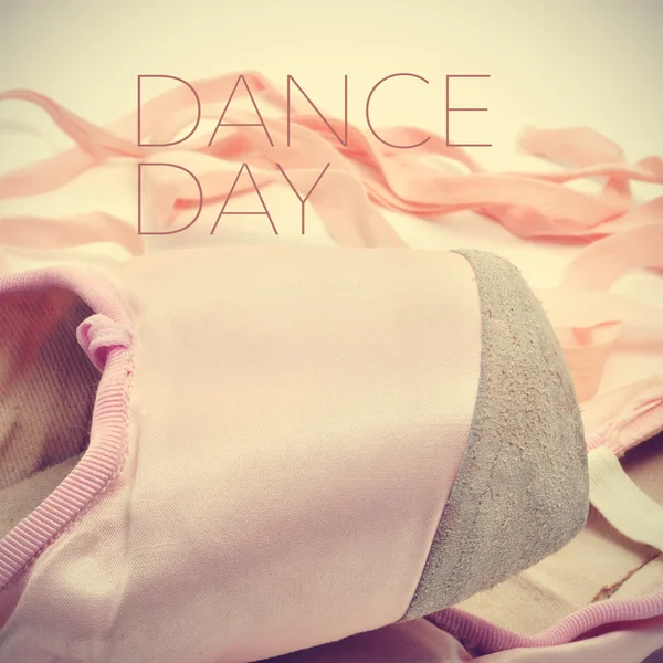 Pointe shoes and the text dance day, with a retro effect — Stock Photo, Image