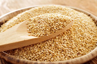 Quinoa tohumları ile kase