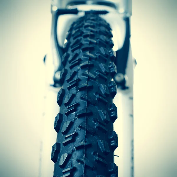 Front wheel of a mountain bike — Stock Photo, Image