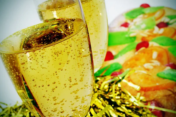 Champagner und Coca de sant joan — Stockfoto