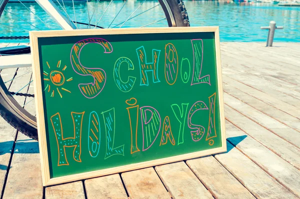 Text school holidays written in a chalkboard — Φωτογραφία Αρχείου
