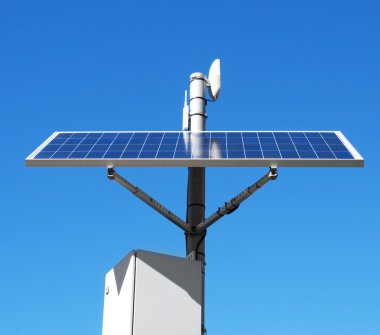 solar panel in the top of a pole