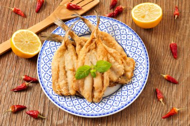 İspanyol boquerones fritos, haşlanmış ve kızartılmış hamsi tipik. 
