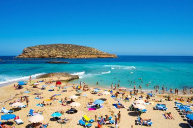 San Antonio, Ibiza Adası, Spa Cala Conta plajda güneşlenenbirileri varsa
