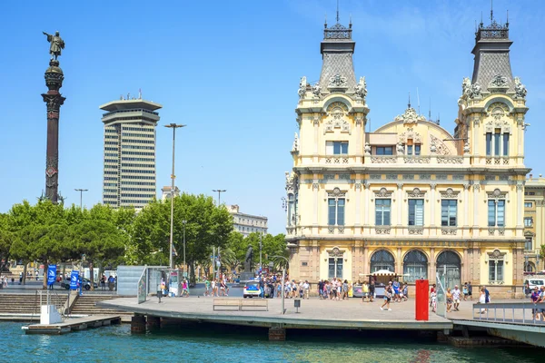 Port Vell and Columbus Monument in Barcelona, Spain — Stock Photo, Image