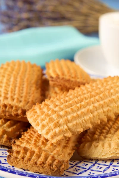 Biscoitos caseiros e xícara de café ou chá — Fotografia de Stock