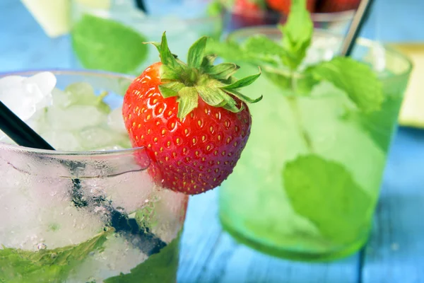 Refreshing strawberry mojito on a rustic blue table — ストック写真