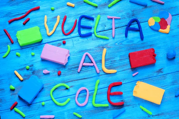 Vuelta al cole, vuelta a la escuela escrita en español — Foto de Stock