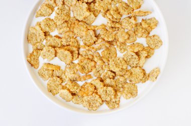 Kahvaltı bir kase tahıl batırılmış süt