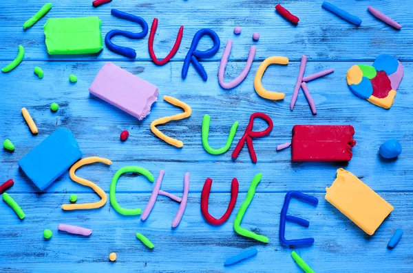 Zuruck zur schule, vuelta a la escuela escrita en alemán — Foto de Stock