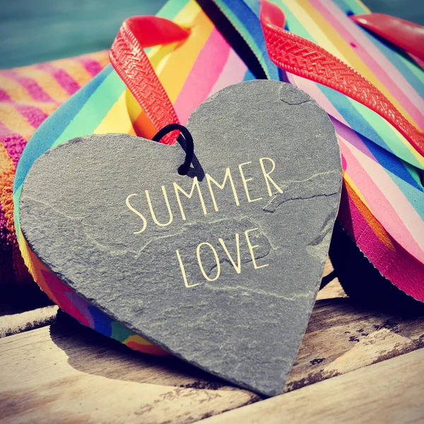 Colorful flip-flops and text summer love, slight vignette added — Stock Photo, Image