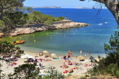 Cala Gracio Beach deki San Antonio güneşlenenbirileri varsa