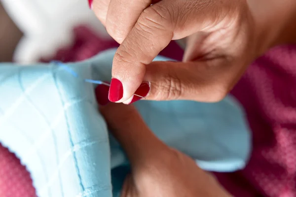 Young woman hand sewing — Stock Photo, Image