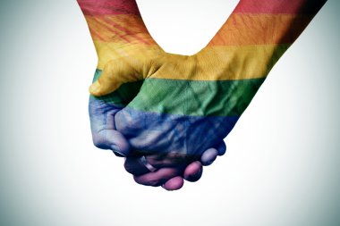 gay çift Gökkuşağı bayrağı desenli elele