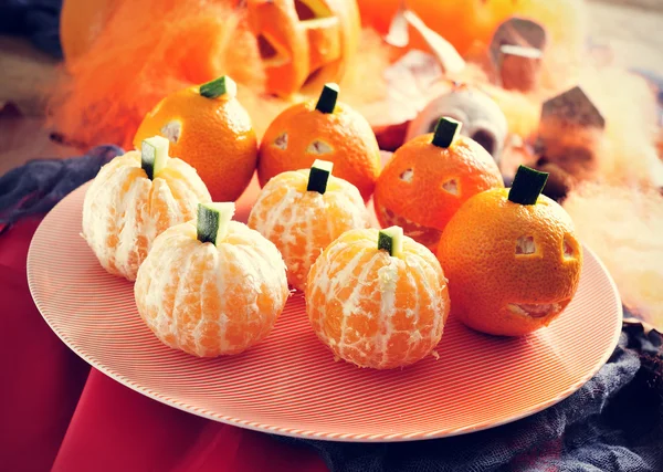 Mandarines ornamented as Halloween pumpkins — Stock Photo, Image