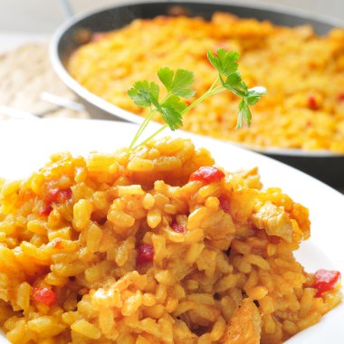 İspanyol tavuk paella