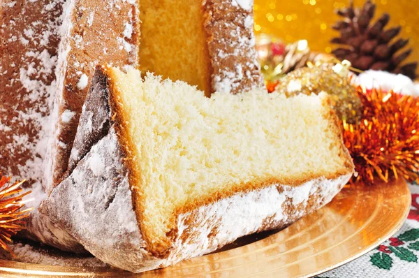 Pandoro, típico pan dulce italiano para Navidad — Foto de Stock