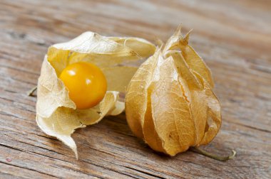 groundcherries ahşap yüzeye