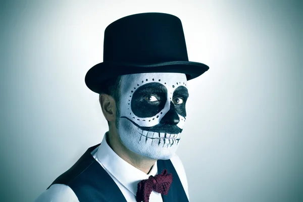 Muž s mexickou calaveras make-up, vignetted — Stock fotografie