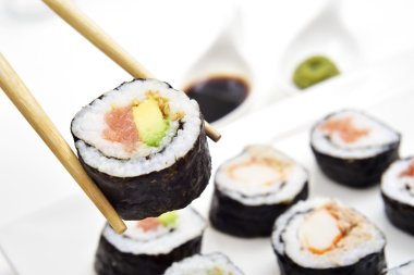 makizushi bir ürün yelpazesine ile tepsi