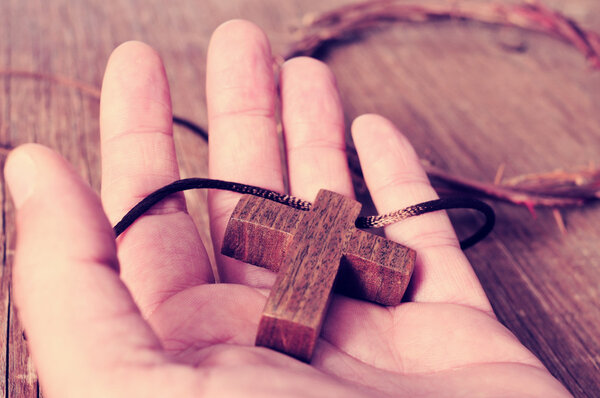 крест и терновый венец
