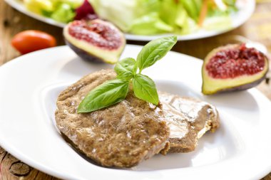 sebzeli cordon bleu ve salata