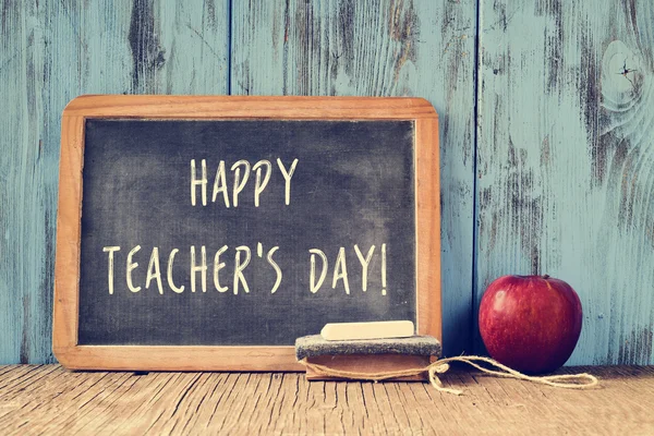 Text happy teachers day written on a chalkboard — Stock Photo, Image