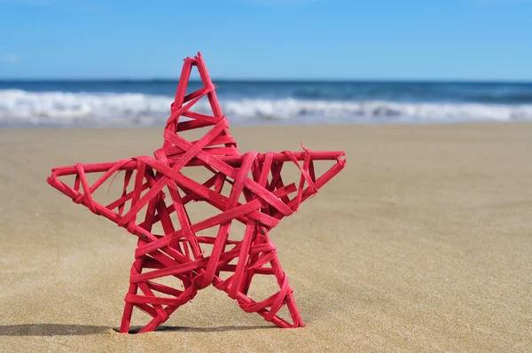 Різдвяна зірка на пляжі — стокове фото
