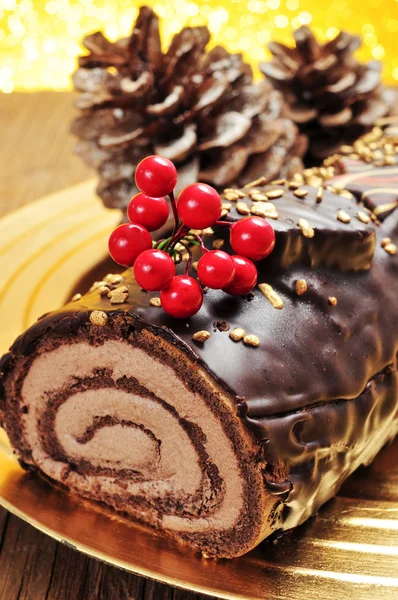 Torta di log yule, tradizionale del periodo natalizio — Foto Stock