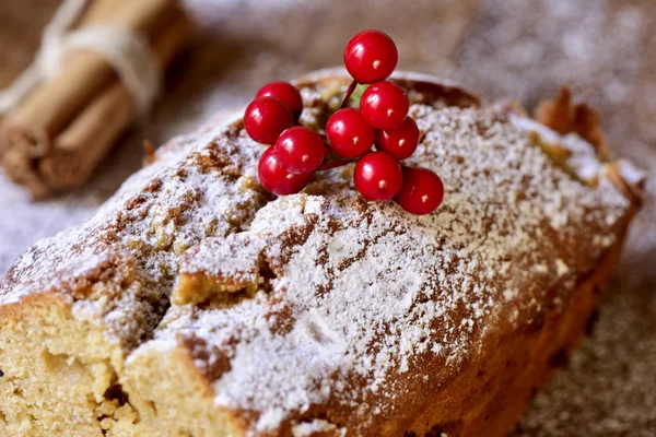 Fruitcake на Рождество время — стоковое фото