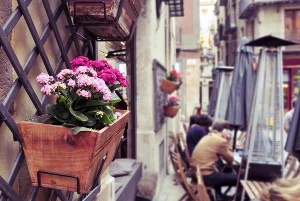 Stämning i ett café i stadsdelen Born i Barcelona, Spanien — Stockfoto