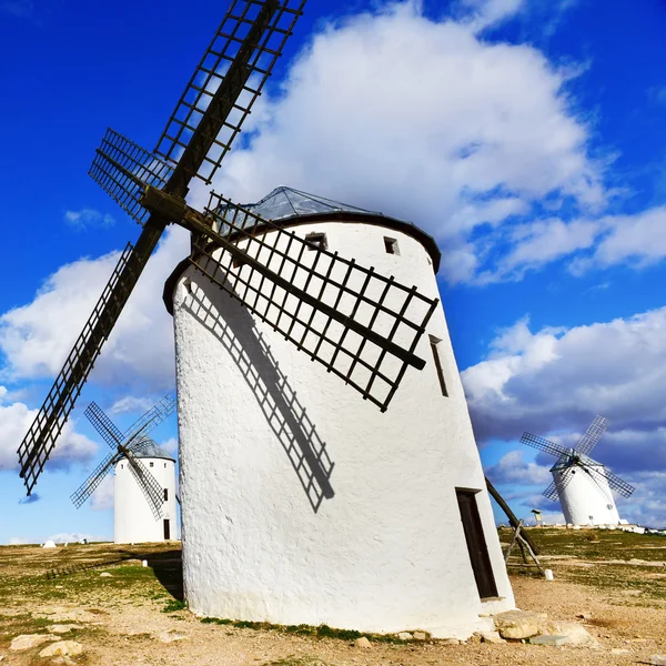 古老的风车在坎波德克，西班牙 — 图库照片