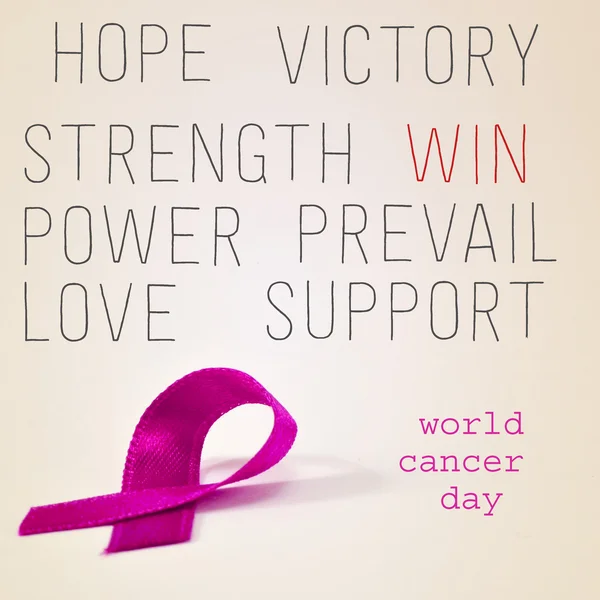 Розовая лента на Всемирный день борьбы с раком — стоковое фото