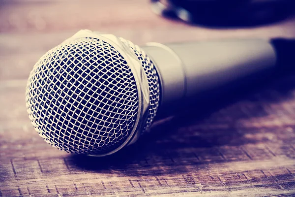 Microphone on a wooden surface — Stock Photo, Image
