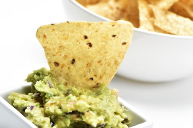 cips ve guacamole