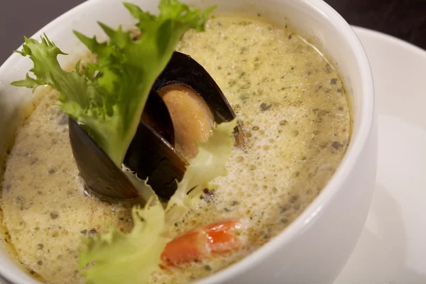 Sopa de mexilhão com açafrão — Fotografia de Stock