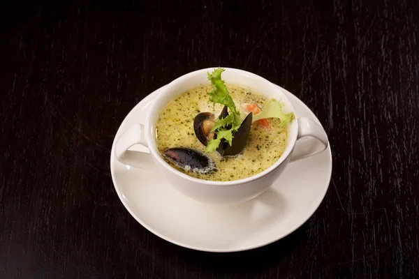 Sopa de mejillón con azafrán —  Fotos de Stock