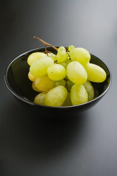 Grapes in a bowl — Stock Photo, Image