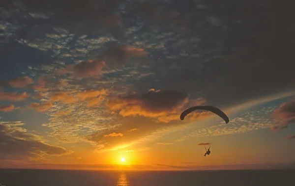 Segelflugzeug bei Sonnenuntergang — Stockfoto