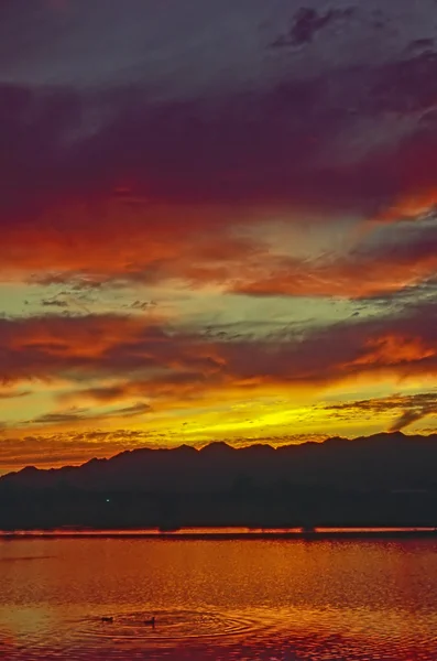 Sunset at lake — Stock Photo, Image